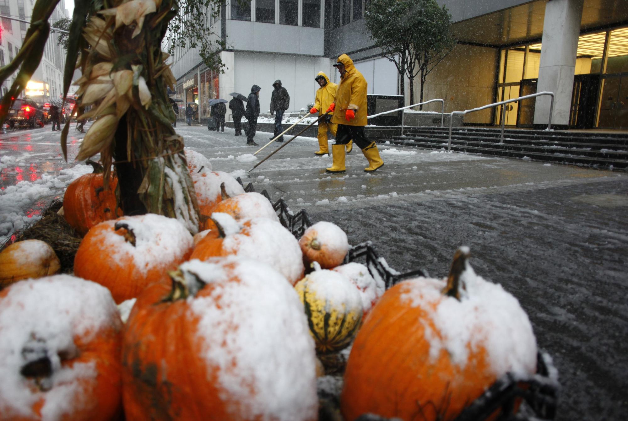 美國(guó)東部迎來(lái)罕見早雪 3人死亡逾200萬(wàn)用戶斷電