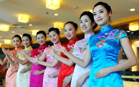 當(dāng)各地空姐遇到旗袍 誰最美？