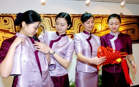 當(dāng)各地空姐遇到旗袍 誰(shuí)最美？