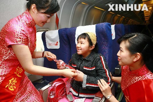 當各地空姐遇到旗袍 誰最美？