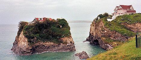 英小島傳奇老房出售 曾接待柯南•道爾、外出須過(guò)吊橋