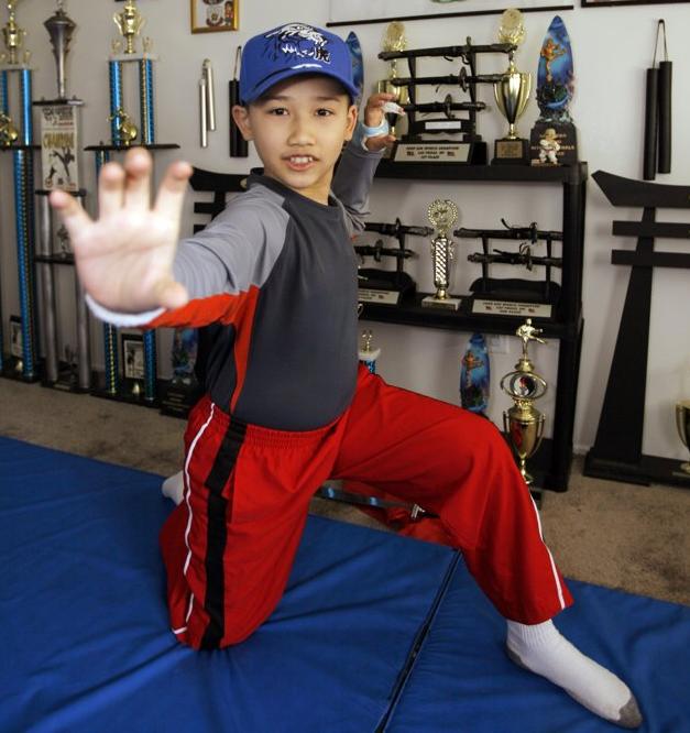 有華裔血統(tǒng)美神童出書傳授“成功之道” 11歲入讀知名大學