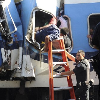 阿根廷城鐵發(fā)生嚴(yán)重脫軌事故 至少50人死600多人傷