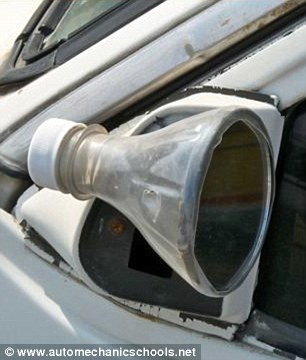 水管當(dāng)保險(xiǎn)杠、插銷鎖車門(mén) 令人捧腹的汽車DIY改裝