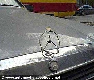 水管當(dāng)保險杠、插銷鎖車門 令人捧腹的汽車DIY改裝