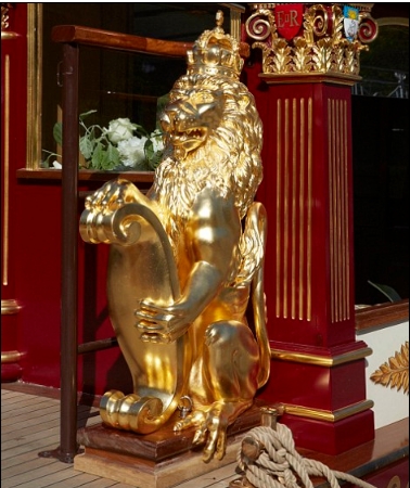 英國(guó)千船巡游 “榮光女王”號(hào)萬(wàn)眾矚目