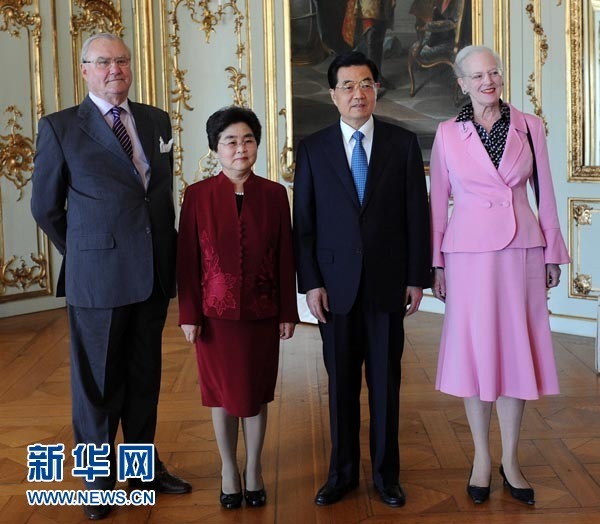 胡錦濤會(huì)見丹麥女王瑪格麗特二世和亨里克親王<BR>