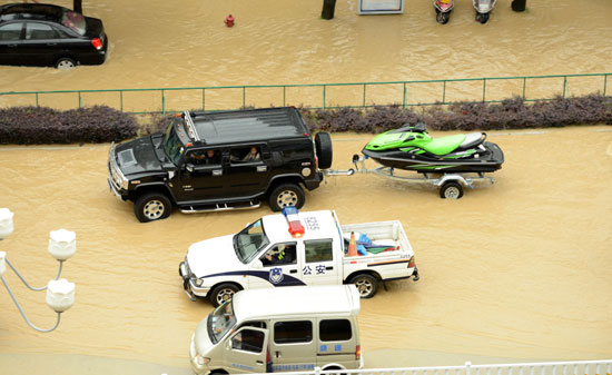 罕見暴雨突襲福建福清三小時(shí) 城區(qū)被淹成澤國
