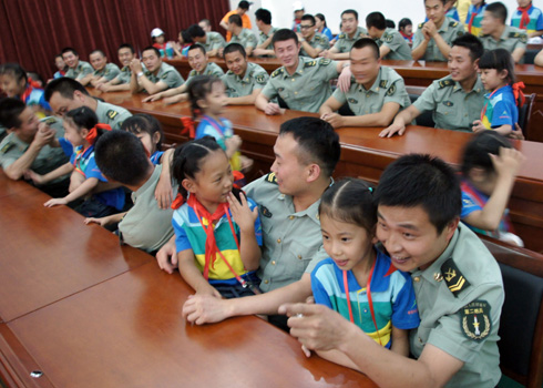 “童謠中國(guó) 歡歌八一”主題教育活動(dòng)走進(jìn)軍營(yíng)