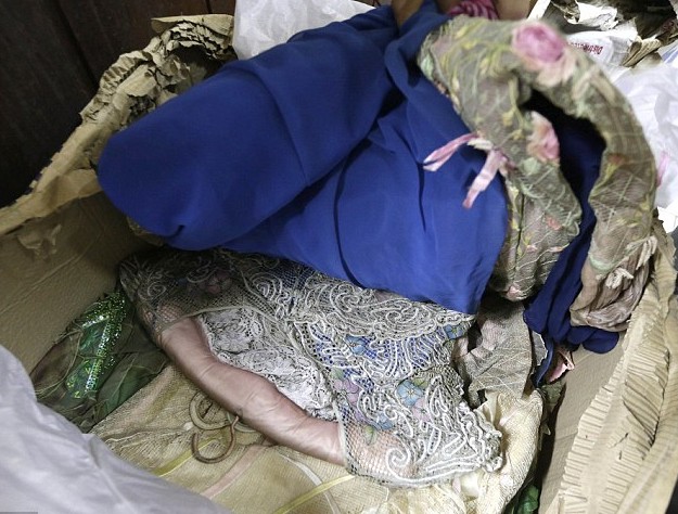 菲律賓前第一夫人百余箱名貴鞋、衣物受毀嚴重