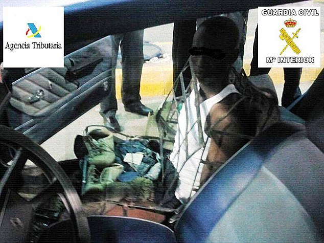 偷渡男偽裝成汽車座椅入境 西班牙警察慧眼識“創(chuàng)意”