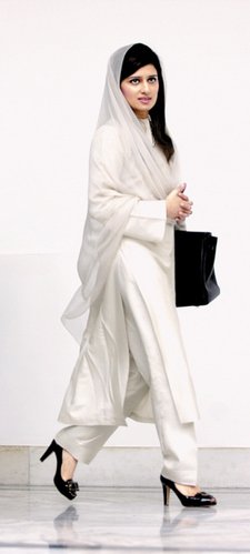 巴美女外長(zhǎng)否認(rèn)與總統(tǒng)之子搞婚外情 或系情報(bào)部門詆毀陰謀