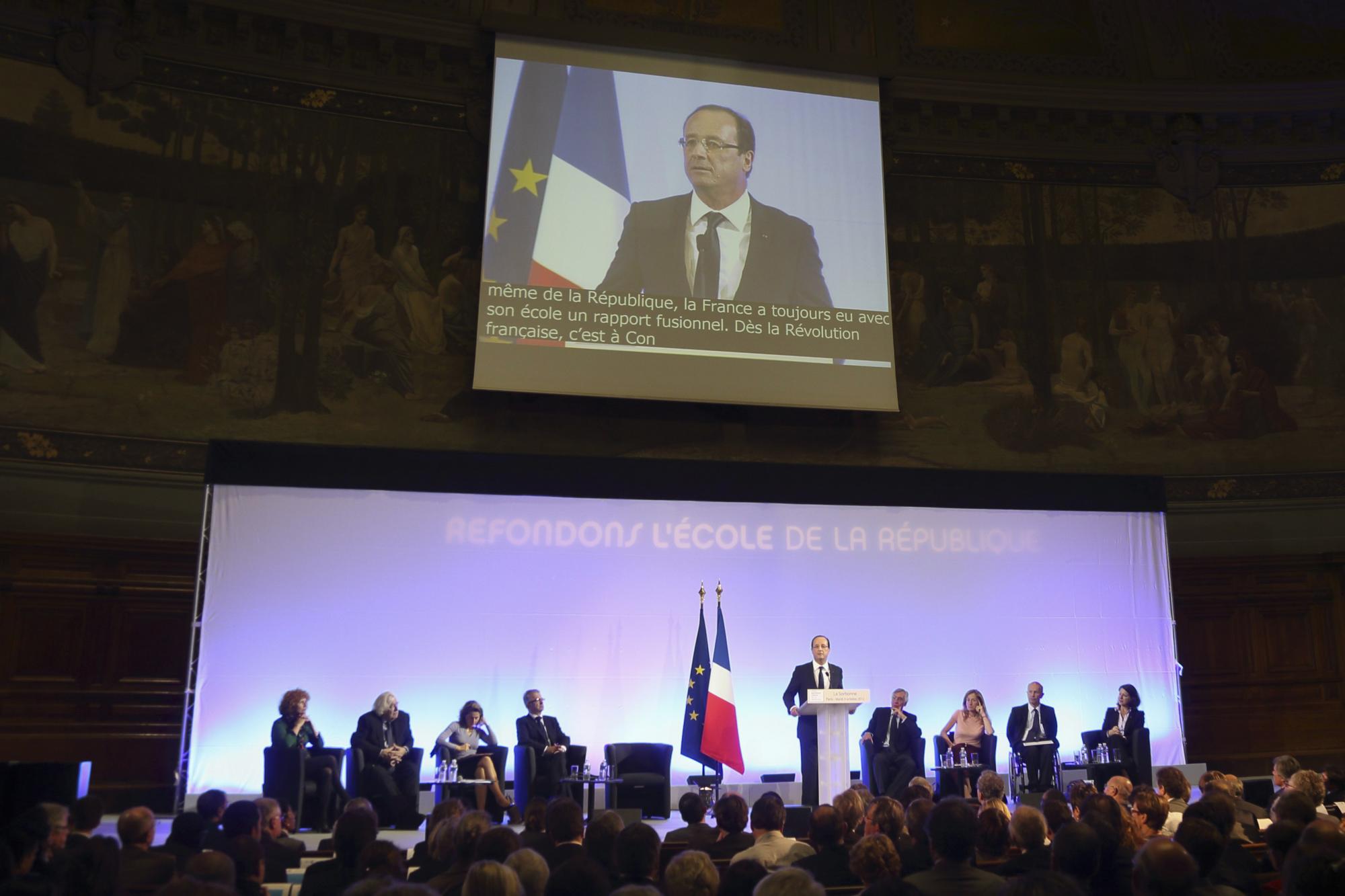 奧朗德敦促軍事干預(yù)馬里局勢(shì) 欲取消法國(guó)小學(xué)生家庭作業(yè)