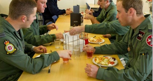 英王室網(wǎng)上曬王子軍營照忘記PS 軍事機(jī)密恐泄露