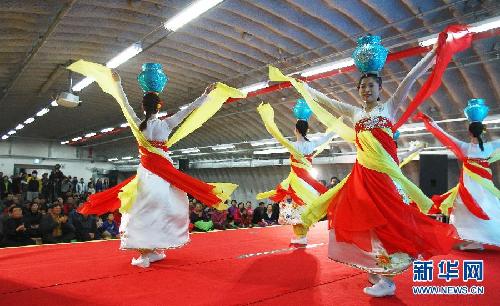 延坪島炮擊兩周年:延坪島地下防空洞里舉行演出
