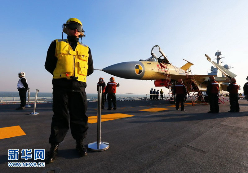 高清：我航空母艦順利進行殲—15飛機起降飛行訓練