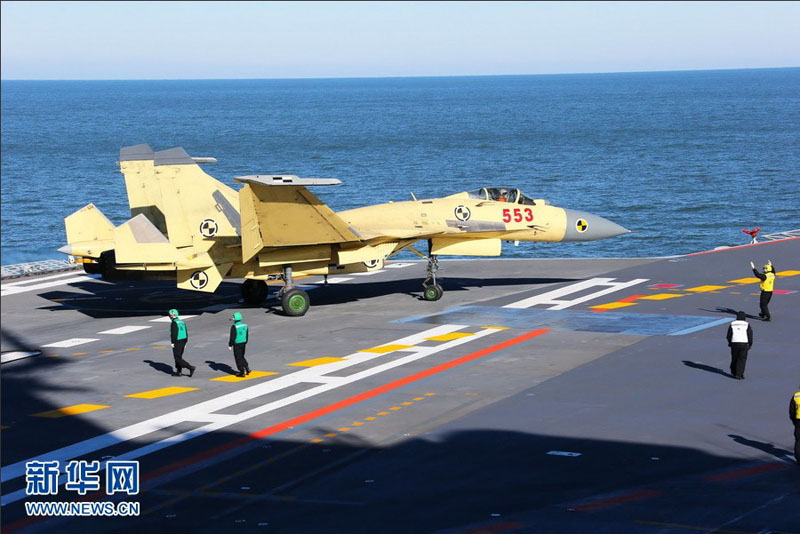 高清：我航空母艦順利進行殲—15飛機起降飛行訓練