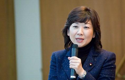 自民黨確定領導層 安倍選兩名女性高級助手