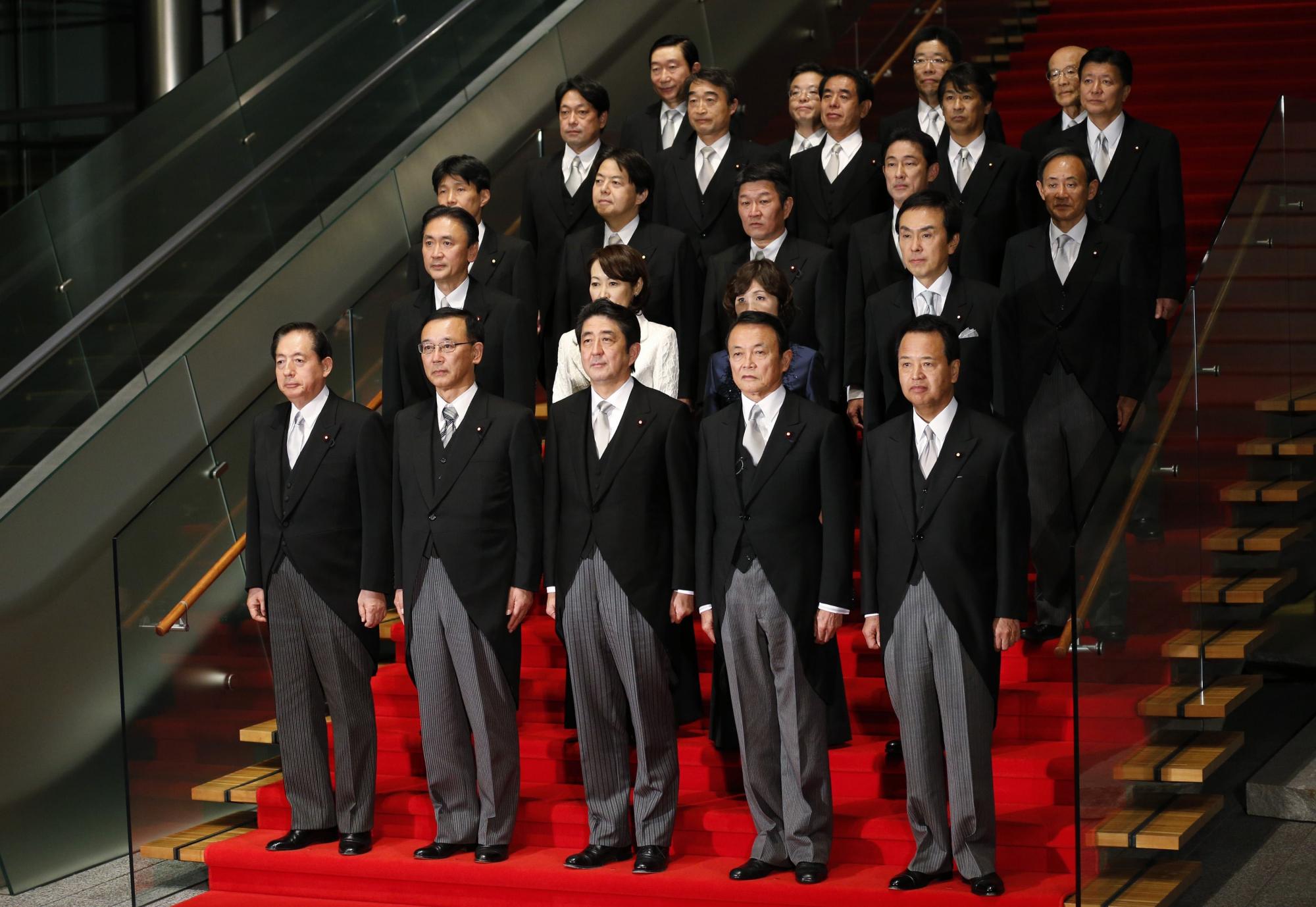 安倍組“危機突破內(nèi)閣” 承認中日關(guān)系等存在問題