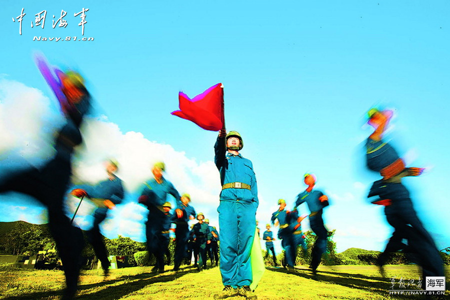 高清：圖片揭秘中國(guó)海軍部隊(duì)旗語(yǔ)信號(hào)