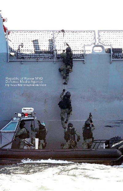 韓國海軍精銳水下爆破隊曝光 隊員個個是肌肉男