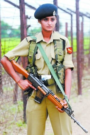 揭秘各國(guó)威武女兵