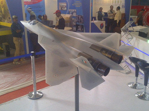 印度展示國(guó)產(chǎn)機(jī)身加長(zhǎng)版中型五代戰(zhàn)機(jī)方案