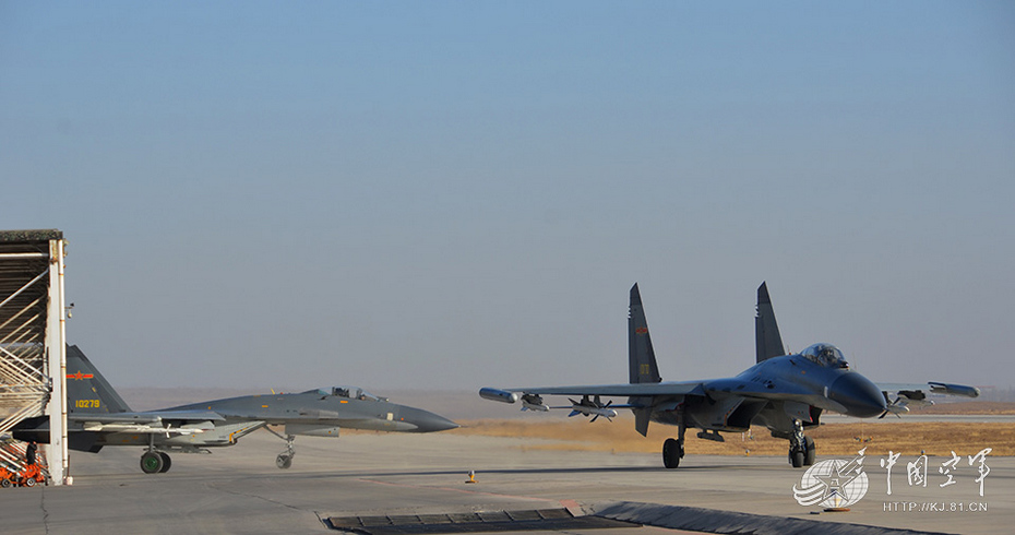 組圖：中國空軍殲-11雙機升空處置“異?？涨?#8221;