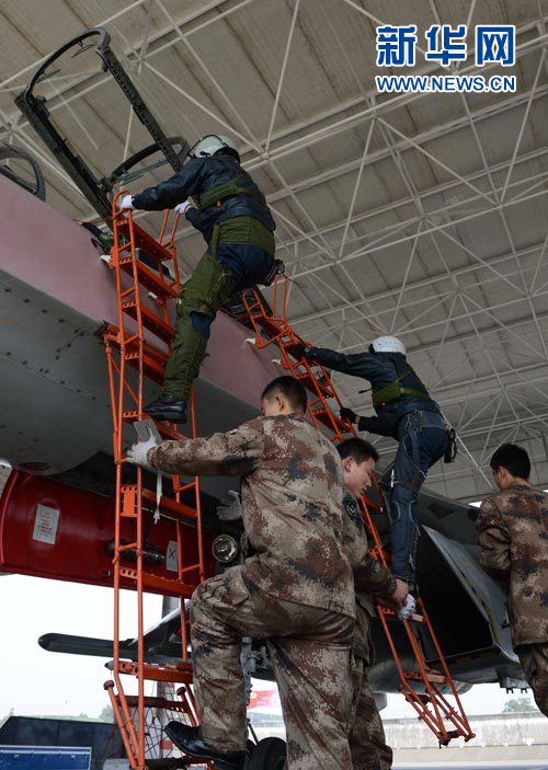 直擊廣空蘇30戰(zhàn)機(jī)空空對(duì)抗訓(xùn)練