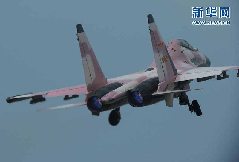 直擊廣空蘇30戰(zhàn)機(jī)空空對(duì)抗訓(xùn)練