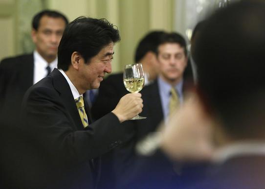 安倍訪美期間跟韓國(guó)套近乎 受嘲諷被指非常別扭