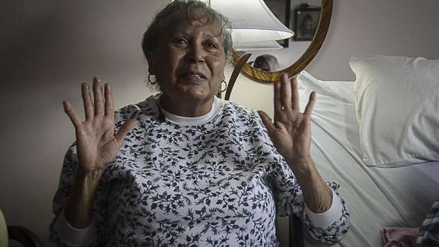 苦等近90年 美國(guó)106歲老人收到高中畢業(yè)證
