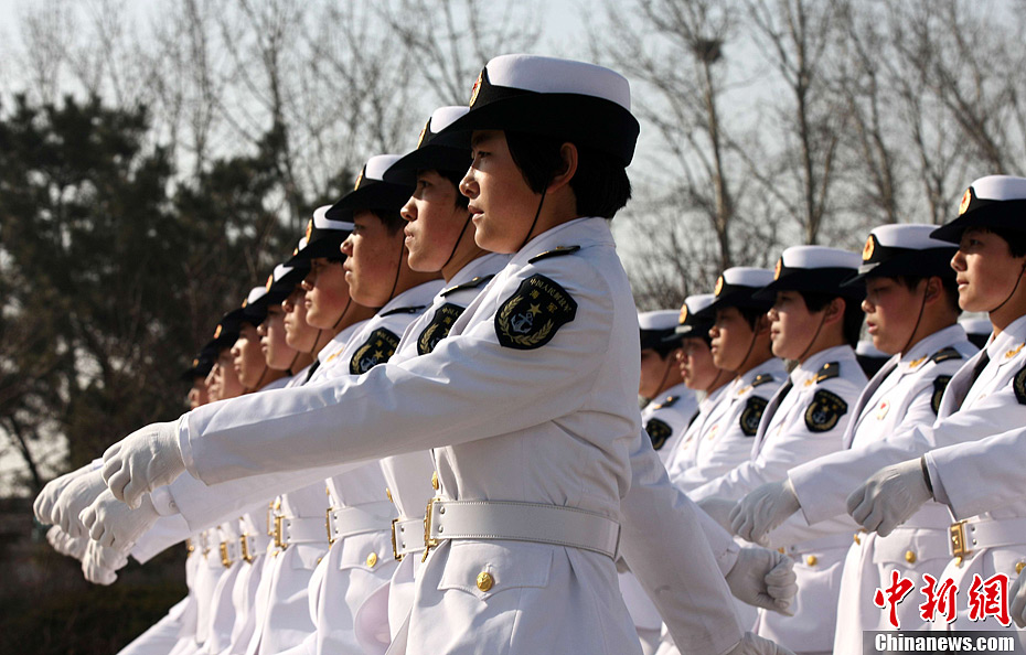 中國(guó)海軍北海艦隊(duì)新兵威武亮相（組圖）
