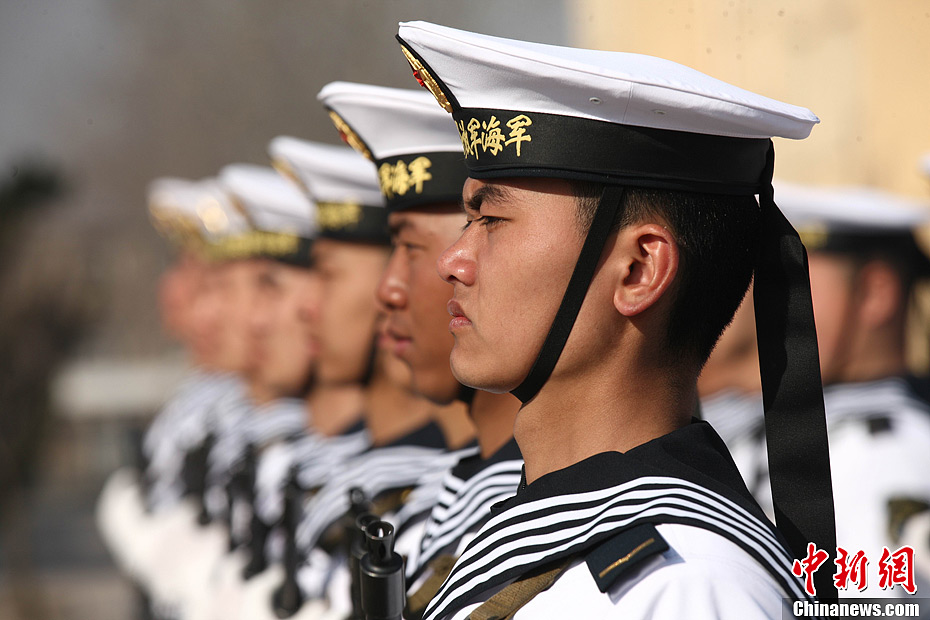 中國(guó)海軍北海艦隊(duì)新兵威武亮相（組圖）