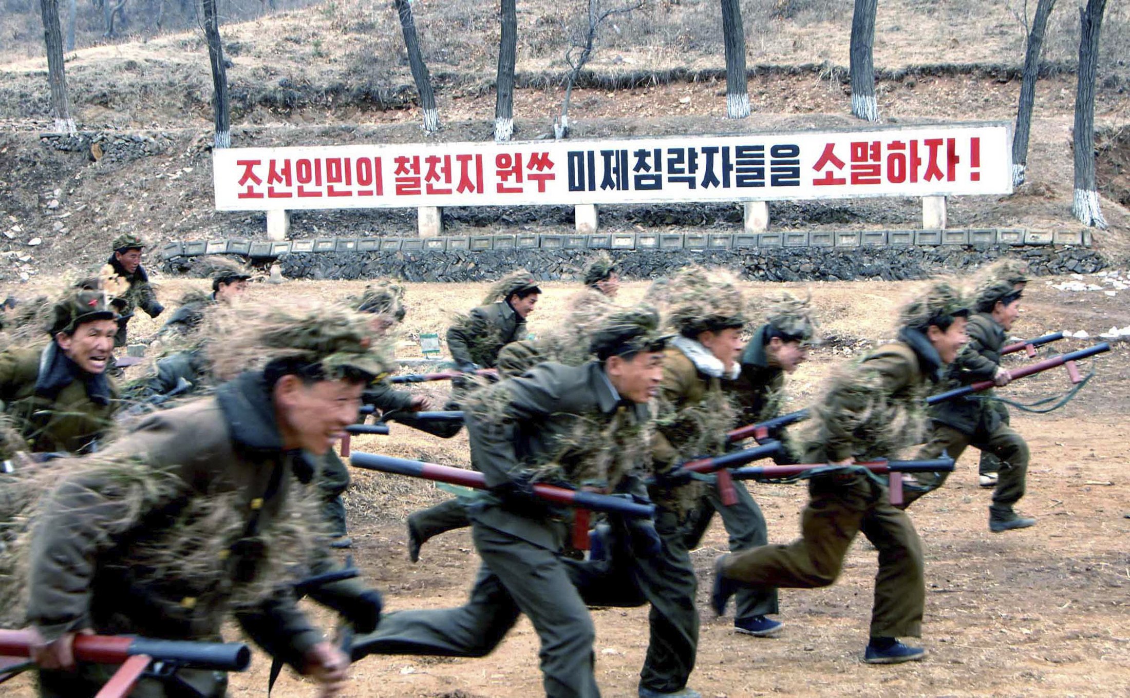 朝鮮百萬(wàn)學(xué)生自愿報(bào)名參軍 韓國(guó)調(diào)查敏感時(shí)期高官打高爾夫