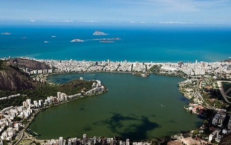 巴西奧運(yùn)會賽艇場地驚現(xiàn)65噸死魚 或因缺氧所致