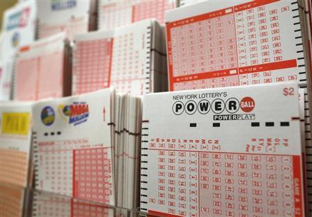 美國彩票中獎?wù)吲c同事分享100萬美元獎金