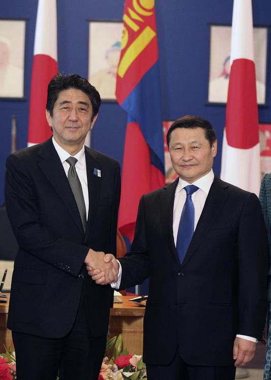 安倍與蒙古總理會(huì)談 稱將就資源開發(fā)強(qiáng)化合作