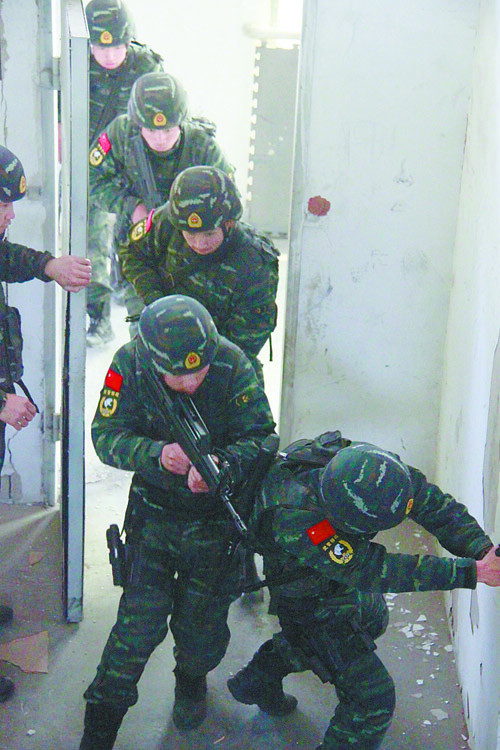 武警“雪豹”突擊隊參加國際特種兵比武紀(jì)實