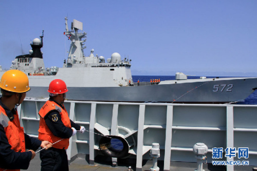 海軍南海艦隊遠海訓練編隊在釣魚島附近海域巡航