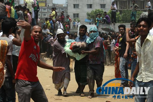 孟大樓倒塌近300人亡 警方用催淚彈應(yīng)對(duì)抗議者