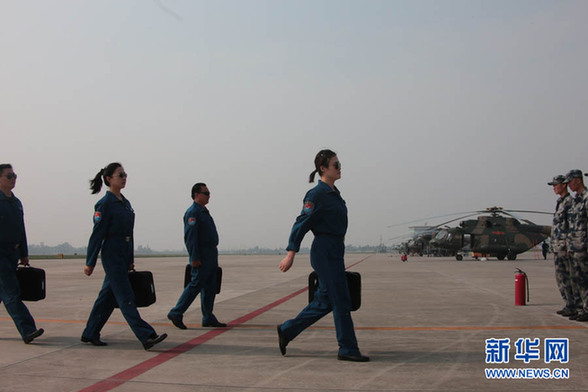成空抗震姐妹花奮戰(zhàn)一線(xiàn) 曾是殲擊機(jī)飛行員