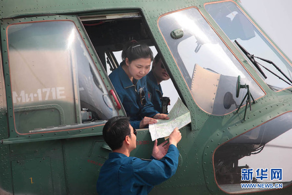 成空抗震姐妹花奮戰(zhàn)一線 曾是殲擊機飛行員