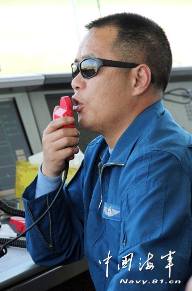 高清：東海艦隊(duì)殲10機(jī)群演練偷襲格斗制敵