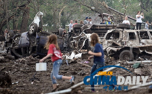 美國俄克拉荷馬市郊遭龍卷風重創(chuàng) 近百人死亡