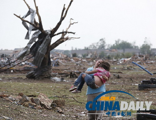 美國俄克拉荷馬市郊遭龍卷風(fēng)重創(chuàng) 近百人死亡