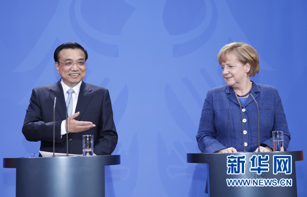 李克強(qiáng)與德國(guó)總理默克爾共同會(huì)見(jiàn)記者