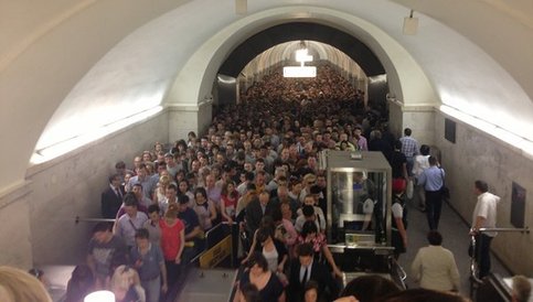 莫斯科地鐵早高峰期間發(fā)生火情被迫關(guān)閉 人員已疏散