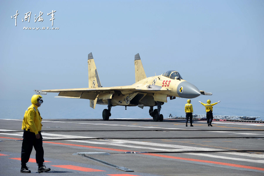 中國(guó)航母遼寧艦訓(xùn)練順利 多架殲-15完成起降