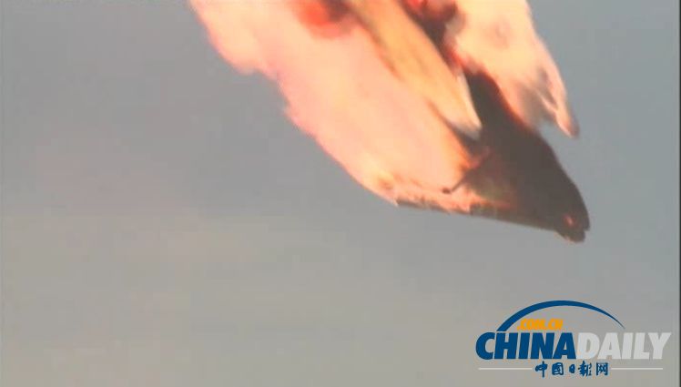 慘烈！實拍俄羅斯質(zhì)子M運載火箭升空后失控爆炸